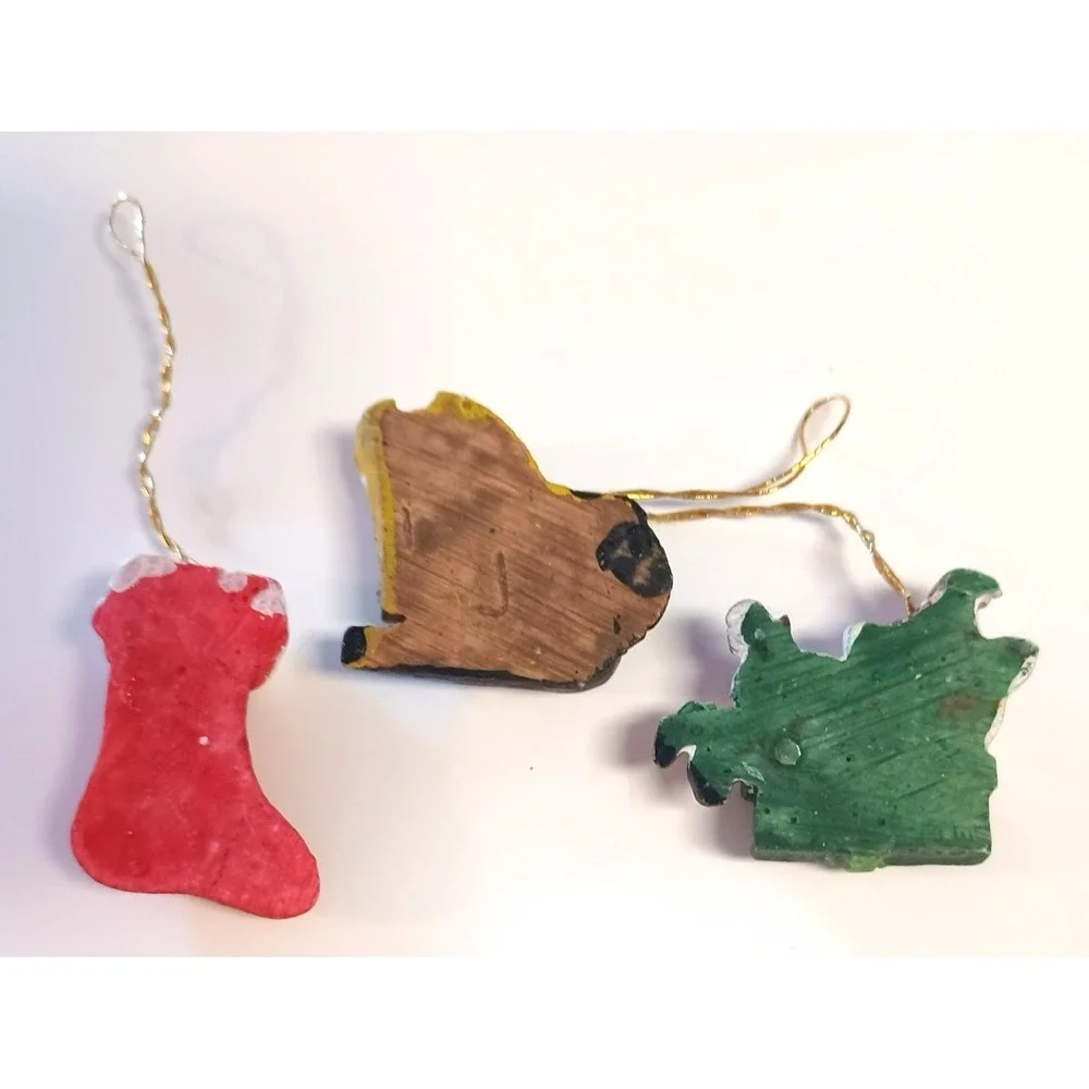 Vtg Miniature Christmas Ornaments Lot 3 Flat Back Resin Cat Stocking Sleigh Shoe